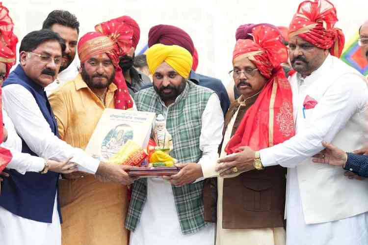 Follow the footsteps of Bhagwan Valmiki Ji for carving out progressive and prosperous Punjab: CM urges people