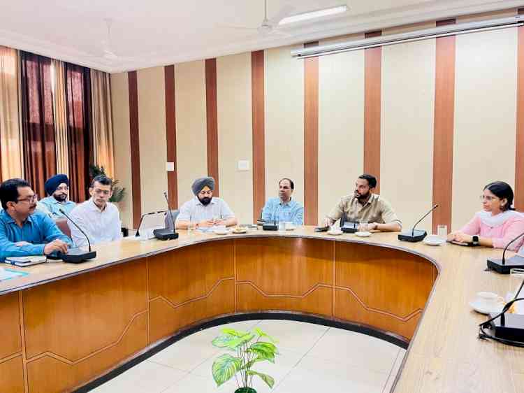 Dengue control drive: DC directs MC/health teams to issue challans for larvae