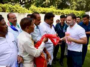 Rahul Gandhi meets representatives of Valmiki community, offers prayers at Valmiki temple in Delhi 