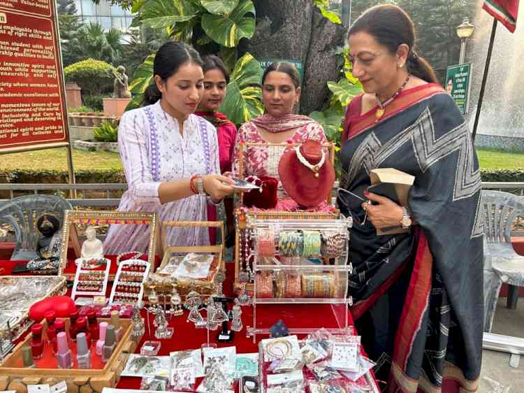 KMV organizes Karwa Chauth Dhamaka Sale to celebrate the festival of Karwa Chauth