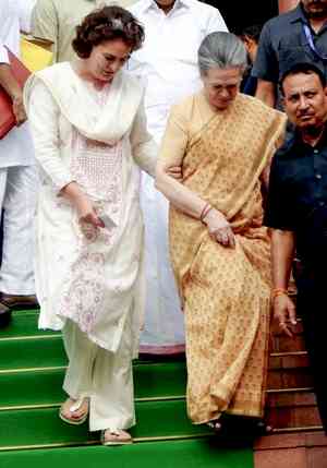 Sonia Gandhi to campaign for daughter Priyanka's electoral debut from Wayanad LS seat