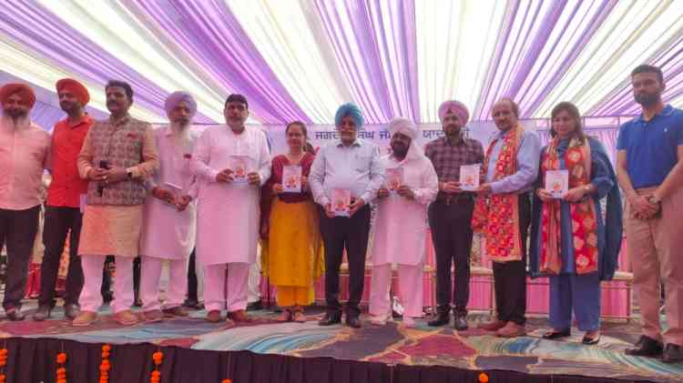 Dr Falak’s Hindi version of Prof Mohan Singh’s poems launched