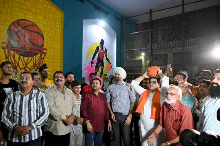 MLA Bagga inaugurates sports courts established by transforming the vacant spaces under Lakkar Bridge 