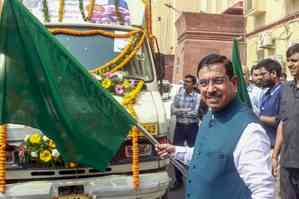 Union Minister Joshi flags off vans for sale of Chana Dal at Rs 70 a kg in Delhi