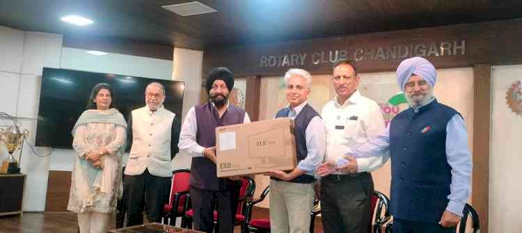 Rotary gifts 30 computers to city government schools