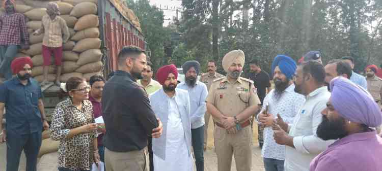 Minister Hardeep Singh Mundian and DC check paddy procurement in grain markets