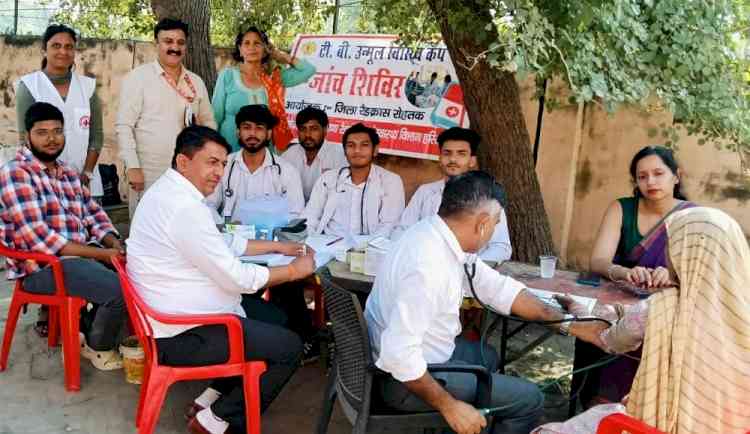 स्वास्थ्य शिविर में हुई सैकड़ों लोगों की जांच