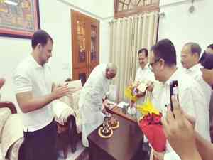 Rahul leads cake-cutting celebration for Kharge as latter completes 2 years as Cong President