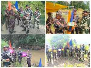 Border guards of India, B'desh exchange sweets on Diwali