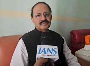 Amid poster war in UP, Cong’s Rashid Alvi backs SP’s ‘judenge to jeetenge’ pitch