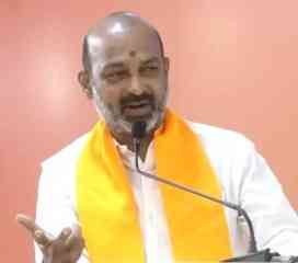 Bandi Sanjay slams Congress over proposal for partymen in temple panels