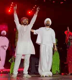 Diljit Dosanjh says ‘yeh pagdi hamari shaan hai’, professes love for India during Jaipur tour