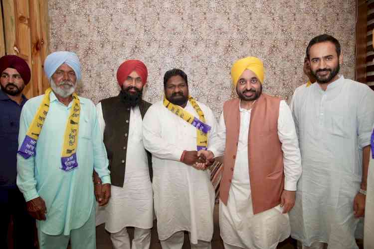 Dheeraj Kumar Dadahur, BJP candidate from Barnala in the 2022 assembly elections, joined AAP