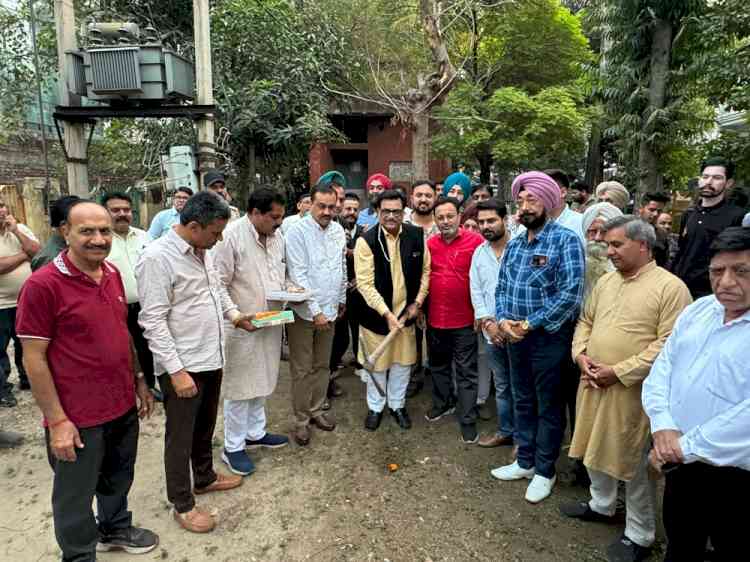 MLA Bagga kick starts Rs 38 lakh project for renovation of four parks near Jandu chowk and Akash Puri 