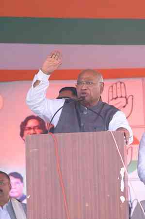 Kharge campaigns in Jharkhand, replies to BJP’s ‘batenge toh katenge’ slogan