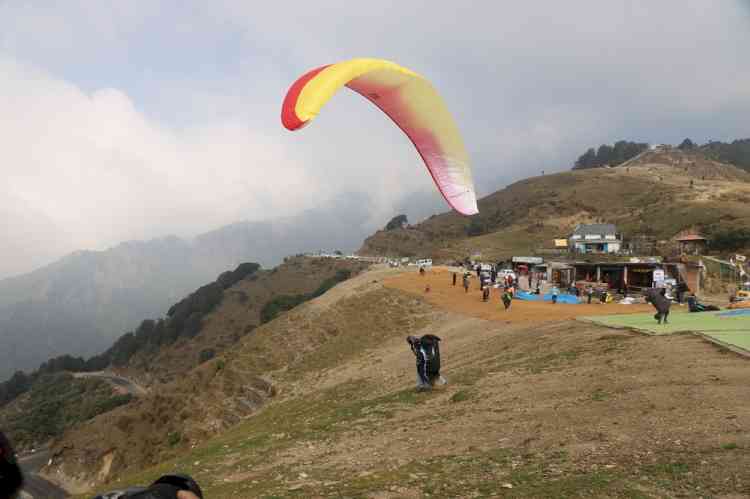 Austin Cox maintains lead on Day 5 of Paragliding World Cup