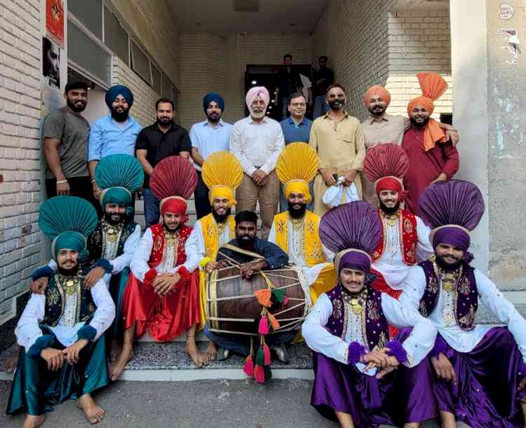 Bhangra of Lyallpur Khalsa College won first place in Inter Zonal Youth Festival