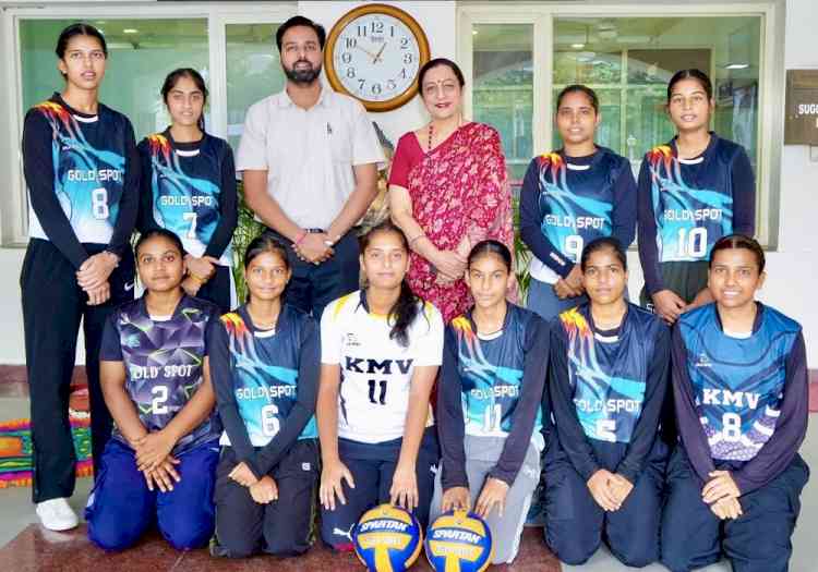 KMV’s volleyball team bags champion position in District level championship 