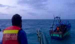 Sri Lankan Navy arrests 23 Tamil fishers for crossing IMBL