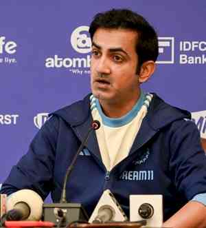 Gambhir doesn't have right demeanour nor the words to interact with press: Manjrekar 