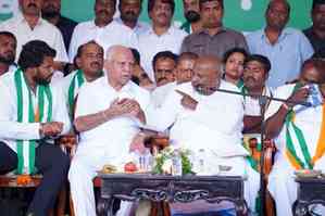 K’taka govt won’t last beyond January: Deve Gowda