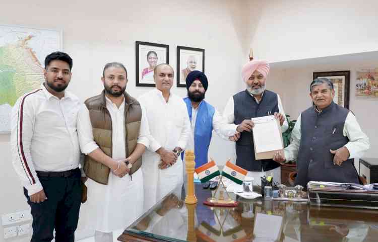 AAP delegation submits memorandum to Governor, demands protection of Punjab’s right over Chandigarh