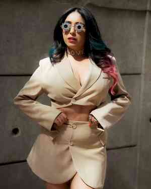 Neha Bhasin showcases her rap skills in her latest new-age hip-hop track