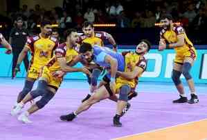 PKL Season 11: Telugu Titans register third straight win to top standings