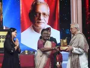 President Murmu graces 'Sahitya Aaj Tak' event; lyricist Gulzar feted