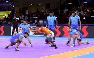 PKL Season 11: Puneri Paltan return to winning ways with dominating show against Bengal Warriorz