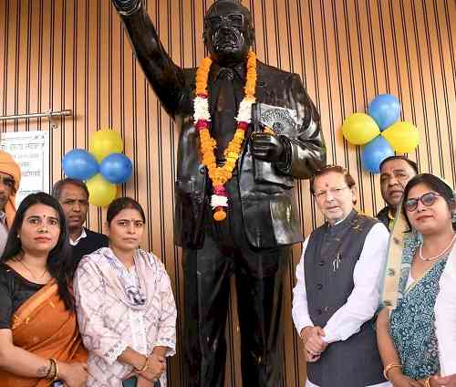 भारत का संविधान पूरी दुनिया में श्रेष्ठ संविधान हैः सहकारिता मंत्री डॉ अरविंद शर्मा