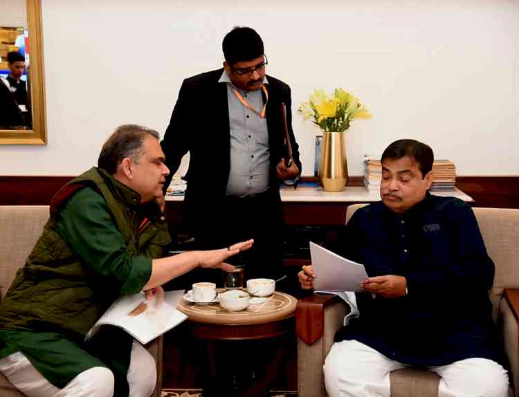 MP Arora meets Union Minister Nitin Gadkari assures of early start of work on VUPs in city