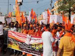 Tension in Kolkata during protest march against arrest of ISKCON monk in Bangladesh