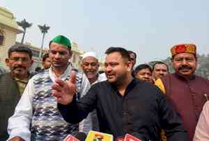 Tejashwi demands action against rebel MLAs of Grand Alliance