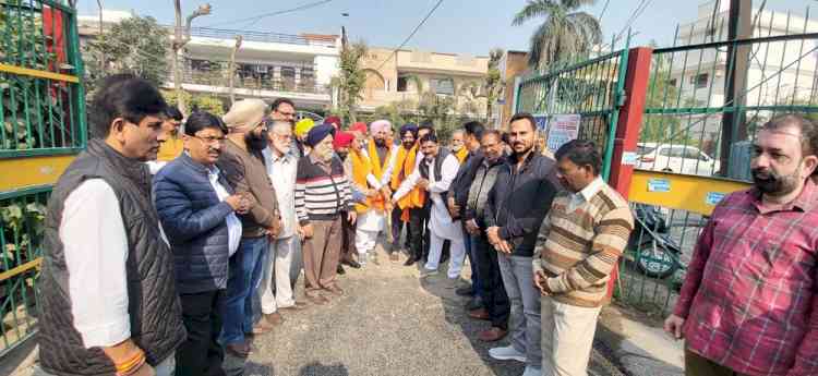 MLA Sidhu kick starts project to reconstruct roads in Block-D of Model Town