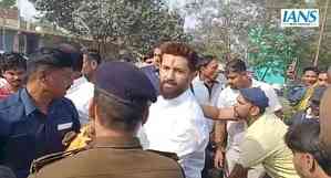 Bihar: Chirag Paswan helps two road accident victims in Vaishali