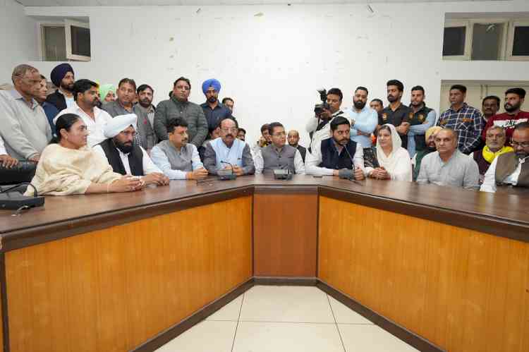 AAP in Action for Municipal Corporation Elections: Party President takes Meeting in Jalandhar after Chandigarh