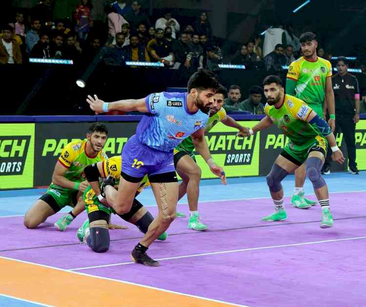 Devank Dalal leads Patna Pirates to win over Bengal Warriorz; Maninder Singh joins 1500-point club with Super 10 performance