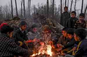 Minimum temperature drops below freezing point in Kashmir