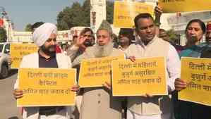 AAP protests over deteriorating law and order in Delhi; slams Centre