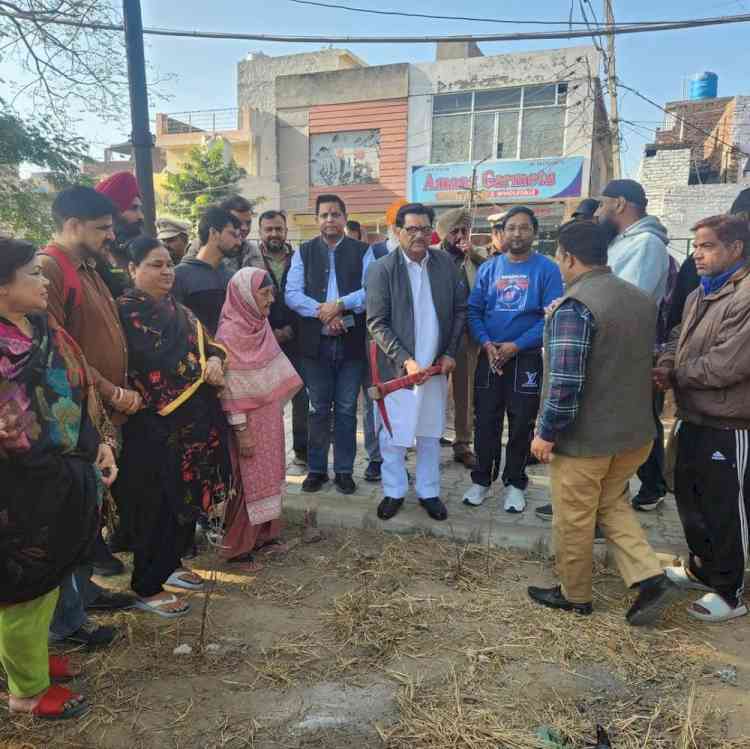 MLA Bagga inaugurates projects worth Rs 63 lakhs to reconstruct streets and renovate parks in ward number 94