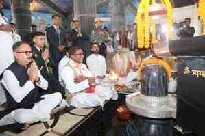 Assam Guv pays obeisance to Srimanta Sankardev at Batadrava Than