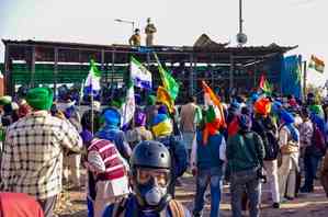 Farmers stopped at Punjab-Haryana border, teargas shells fired (Lead)