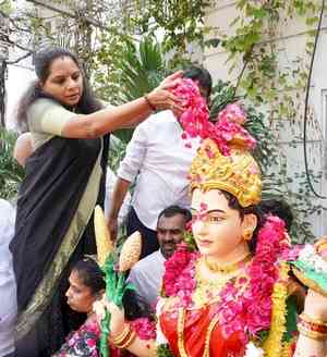 Telangana Thalli's statue installed in Secretariat unacceptable: Kavitha