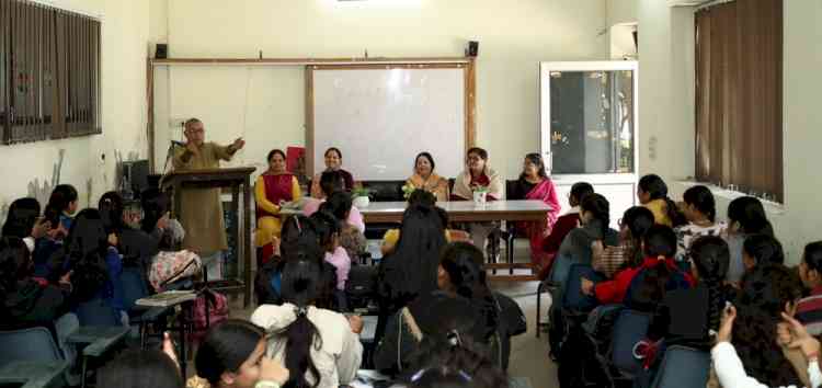 PCM S.D. Collegiate Senior Secondary School Hosts Guest Lecture on ‘Parivar Prabodhan’