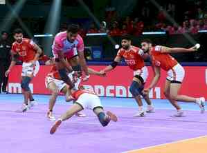 PKL Season 11: Deshwal leads from front as Jaipur Pink Panthers beat Gujarat Giants 42-29