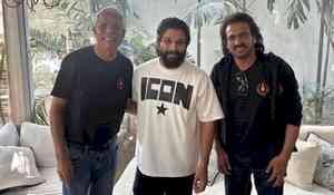 Superstar Allu Arjun meets Kannada star Upendra after release from  prison, wishes for his 'UI' film