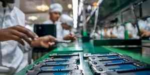 India sees over 90 pc rise in smartphone exports in Nov, Apple leads