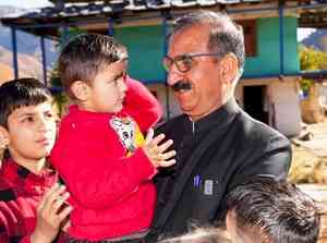 Himachal CM hands over child to foster mother, appeals to adopt children