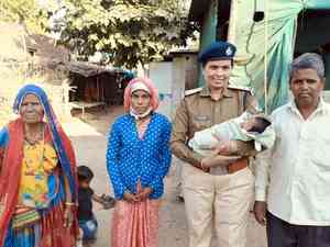 Maha: Woman delivers baby girl at Chalisgaon railway station with RPF’s help